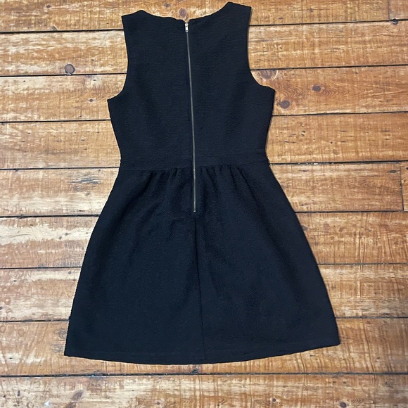 Size M Forever 21 Black Dress - Never worn - Picture 2 of 7